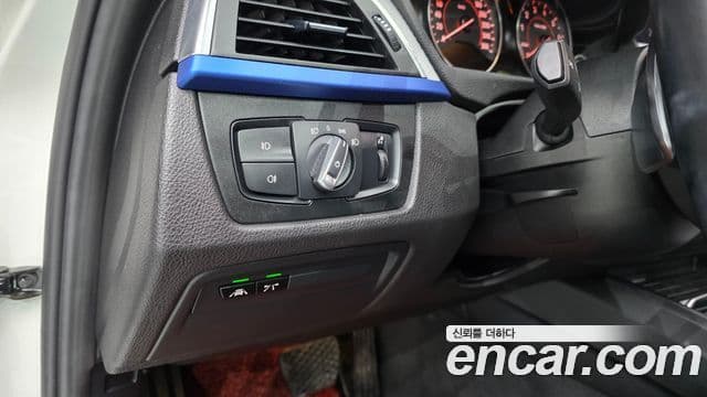 BMW 3 Series 2018 — Şəkil 19/20