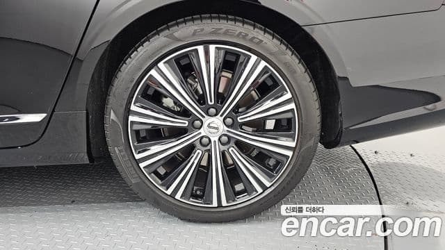 Volvo S90 2025 — Photo 28/34