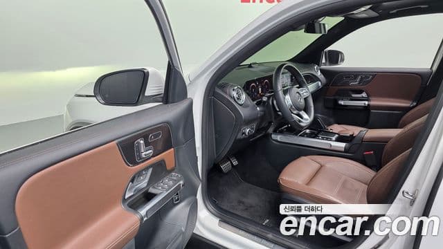Mercedes-Benz GLB-Class 2022 — Фото 10/20