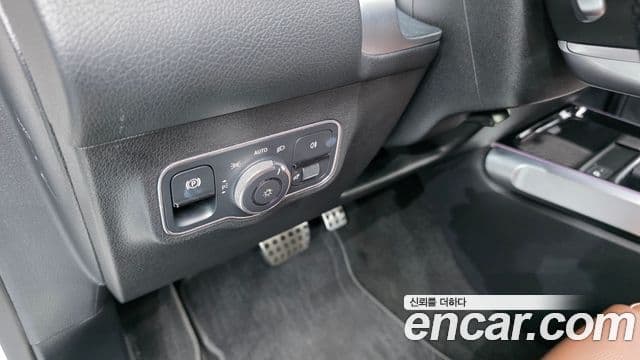 Mercedes-Benz GLB-Class 2022 — Фото 19/20