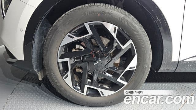 Kia Sportage 2023 — ფოტო 5/20