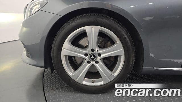 Mercedes-Benz E-Class 2018 — фото 5 из 20