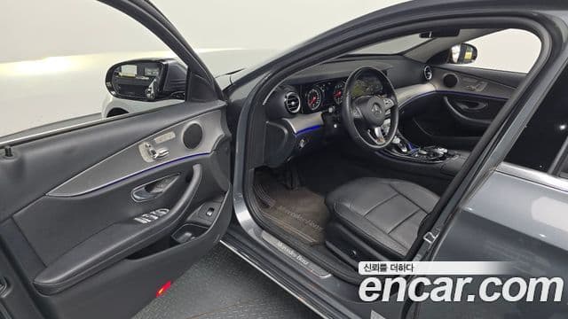 Mercedes-Benz E-Class 2018 — фото 10 из 20