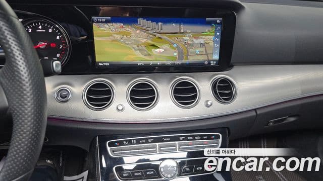 Mercedes-Benz E-Class 2018 — фото 15 из 20