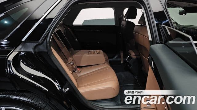 Hyundai Grandeur 2023 — ფოტო 11/20