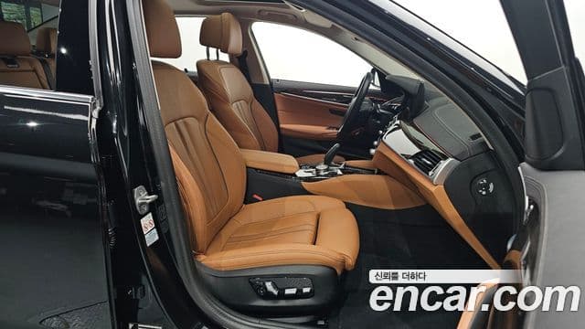BMW 5 Series 2023 — ფოტო 8/20