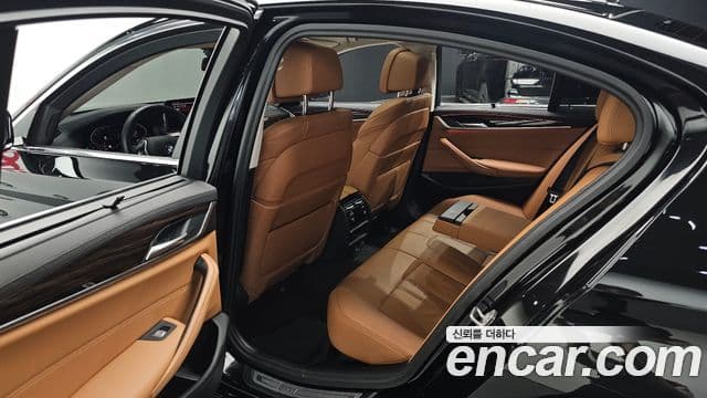 BMW 5 Series 2023 — ფოტო 11/20