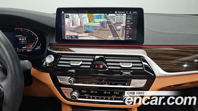 BMW 5 Series 2023 — ფოტო 13/20