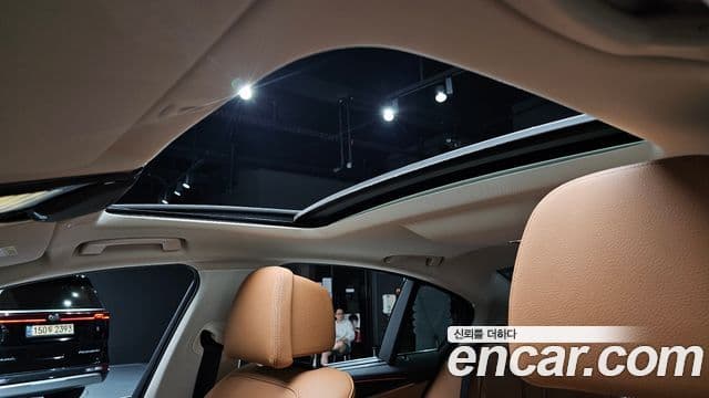 BMW 5 Series 2023 — ფოტო 18/20
