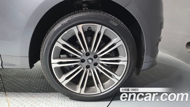Land Rover Range Rover Sport 2025 — Photo 30/38