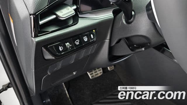 Kia Niro 2022 — ფოტო 18/20
