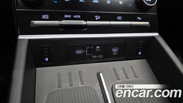 Hyundai Santa Fe 2023 — ფოტო 13/20