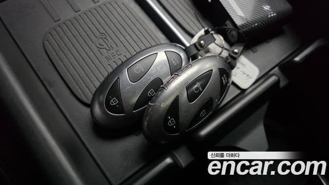 Hyundai Santa Fe 2023 — ფოტო 18/20