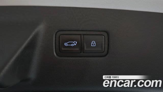 Hyundai Santa Fe 2023 — ფოტო 19/20
