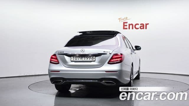 Mercedes-Benz E-Class 2020 — ფოტო 4/20
