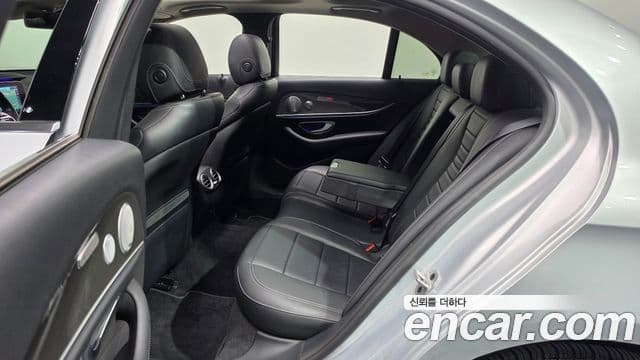 Mercedes-Benz E-Class 2020 — ფოტო 11/20