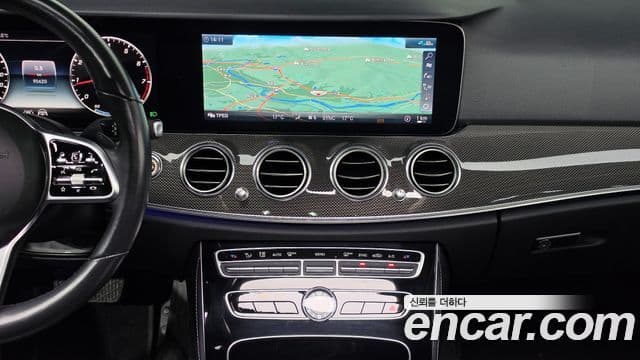 Mercedes-Benz E-Class 2020 — ფოტო 14/20