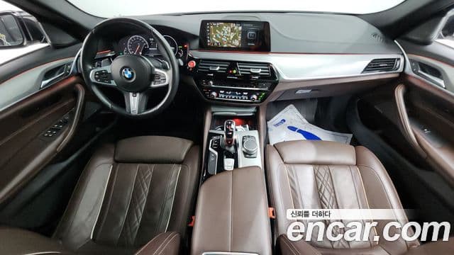 BMW 5 Series 2019 — фото 7 из 20