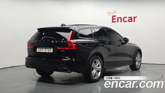 Volvo V60 Cross Country 2019 — Şəkil 2/20