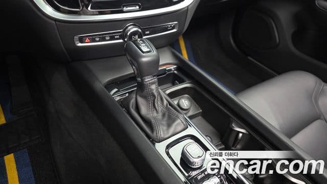 Volvo V60 Cross Country 2019 — Şəkil 9/20