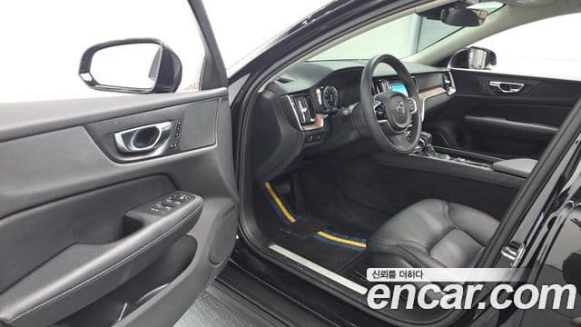 Volvo V60 Cross Country 2019 — Şəkil 10/20