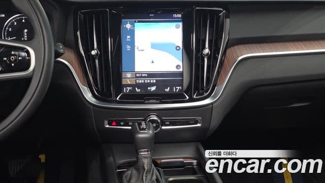 Volvo V60 Cross Country 2019 — Şəkil 13/20