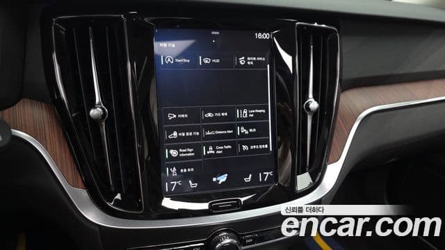 Volvo V60 Cross Country 2019 — Şəkil 15/20