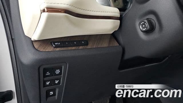 Lexus LM 2025 — Photo 41/42