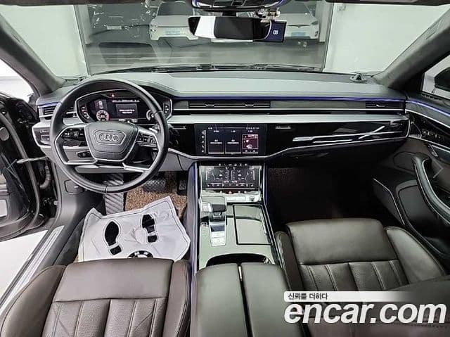 Audi A8 2021 — Şəkil 10/18