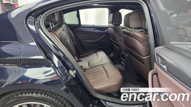 BMW 5 Series 2022 — фото 12 из 20