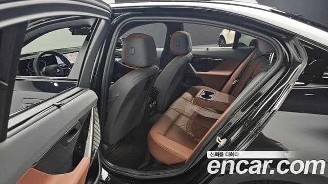 BMW 5 Series 2025 — фото 12 из 20