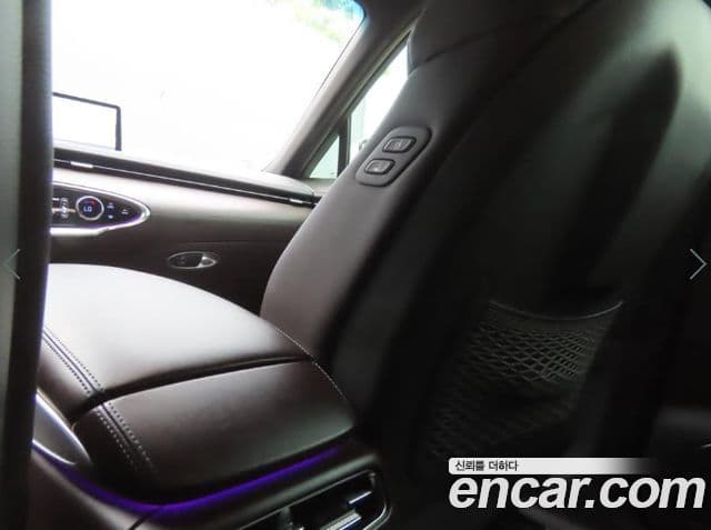 Genesis GV70 2021 — ფოტო 16/20