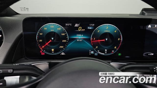 Mercedes-Benz GLB-Class 2021 — ფოტო 8/20