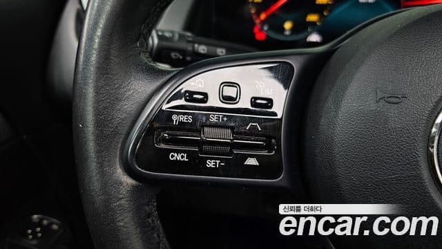 Mercedes-Benz GLB-Class 2021 — ფოტო 17/20