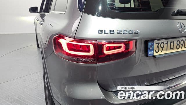 Mercedes-Benz GLB-Class 2021 — Photo 12/31