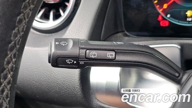 Mercedes-Benz GLB-Class 2021 — Photo 20/31