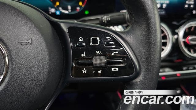 Mercedes-Benz GLB-Class 2021 — Photo 16/31