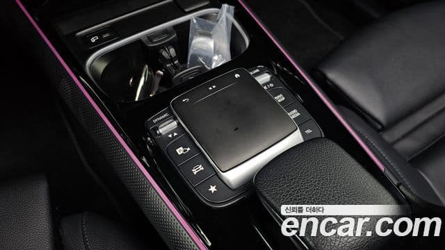 Mercedes-Benz GLB-Class 2021 — Photo 21/31