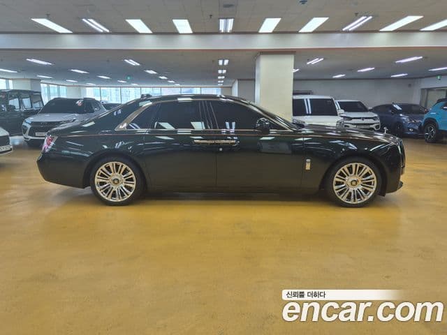 Rolls-Royce Ghost 2022 — ფოტო 6/18