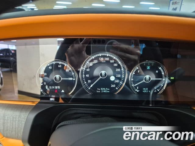 Rolls-Royce Ghost 2022 — ფოტო 8/18