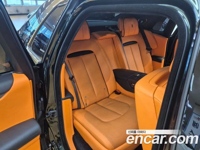 Rolls-Royce Ghost 2022 — фото 12 из 18
