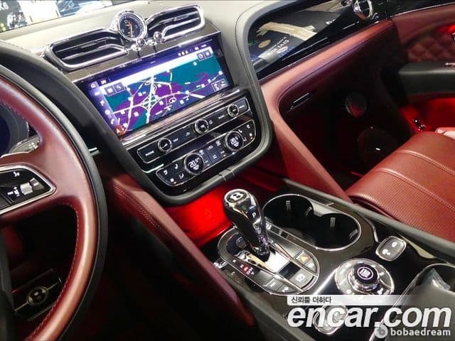 Bentley Bentayga 2022 — фото 13 из 20