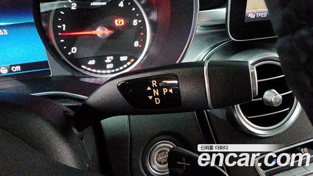 Mercedes-Benz C-Class 2019 — Şəkil 9/20