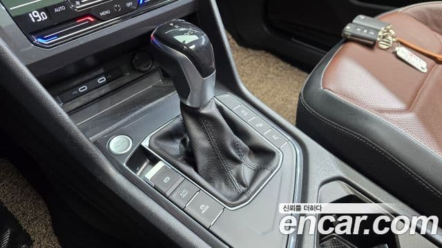Volkswagen Tiguan Allspace 2023 — ფოტო 8/20