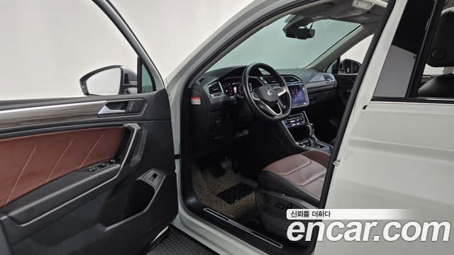 Volkswagen Tiguan Allspace 2023 — ფოტო 9/20