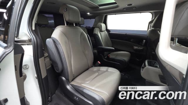 Kia Carnival 2024 — ფოტო 13/20