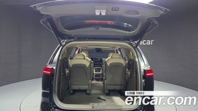 Kia Carnival 2021 — фото 20 из 20