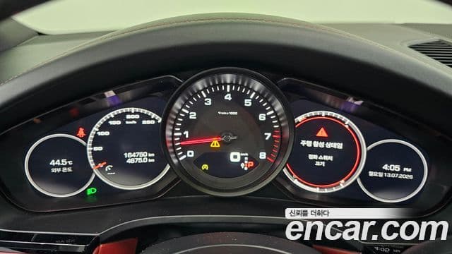 Porsche Cayenne 2019 — ფოტო 8/20