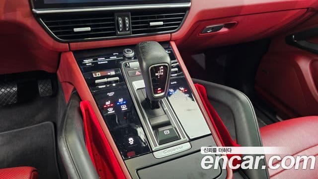 Porsche Cayenne 2019 — ფოტო 9/20
