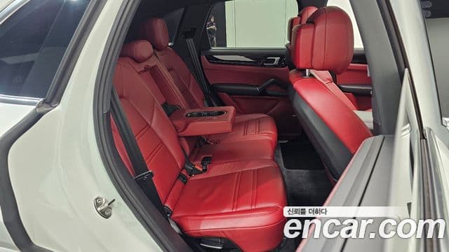 Porsche Cayenne 2019 — ფოტო 11/20